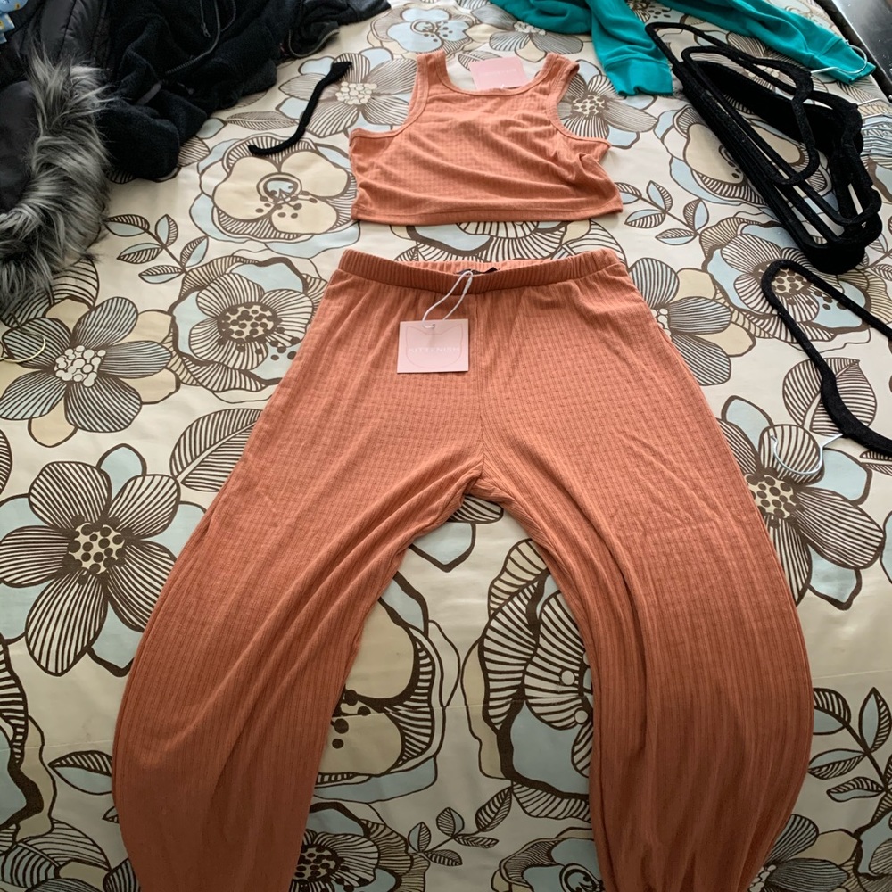 Joggers with matching top